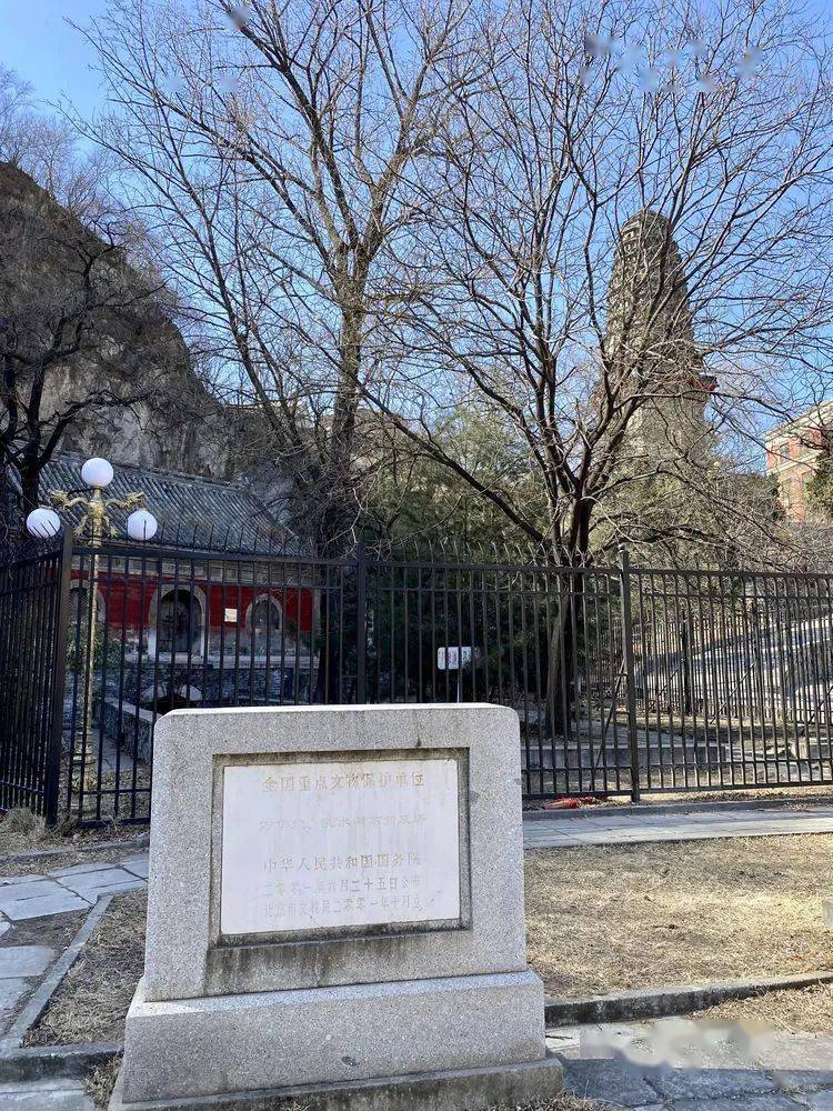 漂亮的辽代八角密檐花塔和北京唯一的斜塔,辽代八角七级密檐式砖塔