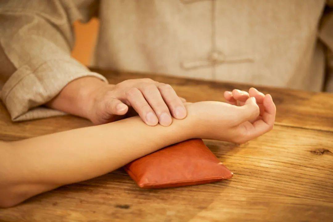 春天湿气大涨不除湿后患无穷用这个方法祛除体内积攒多年的寒湿之气