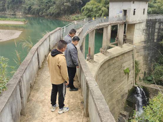 【安溪河长】大坪乡组织委员,副河长王传铭带队到双美村开展常态化巡