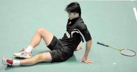 肘部酸疼分肌肉酸疼和关节酸疼两点,肌肉酸疼大部分是因为压腕的翻腕