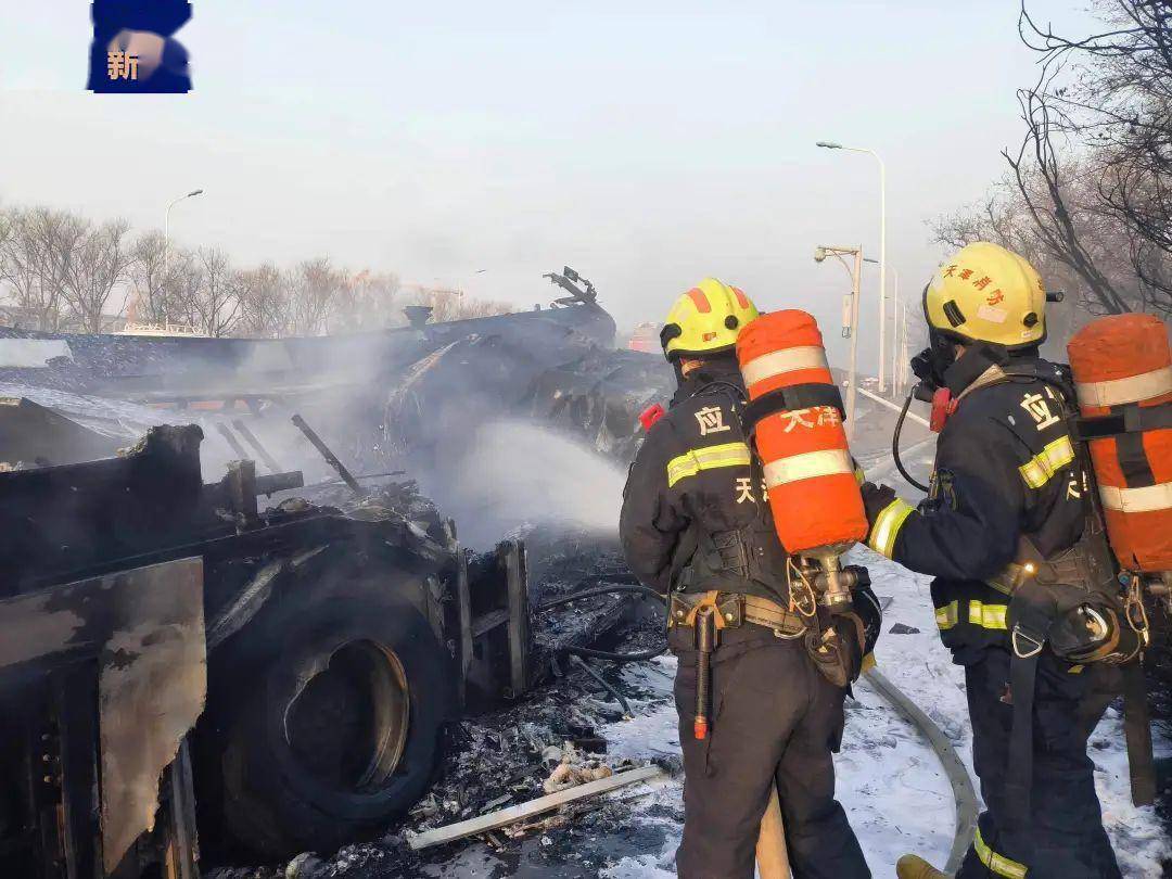 天津车祸致1死37轻伤官方追尾的大客车载有高中学生