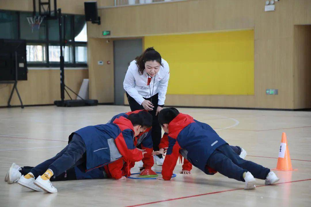 翠华路小学名校共同体雁塔好课堂遴选活动雁塔一小体育学科专场举行