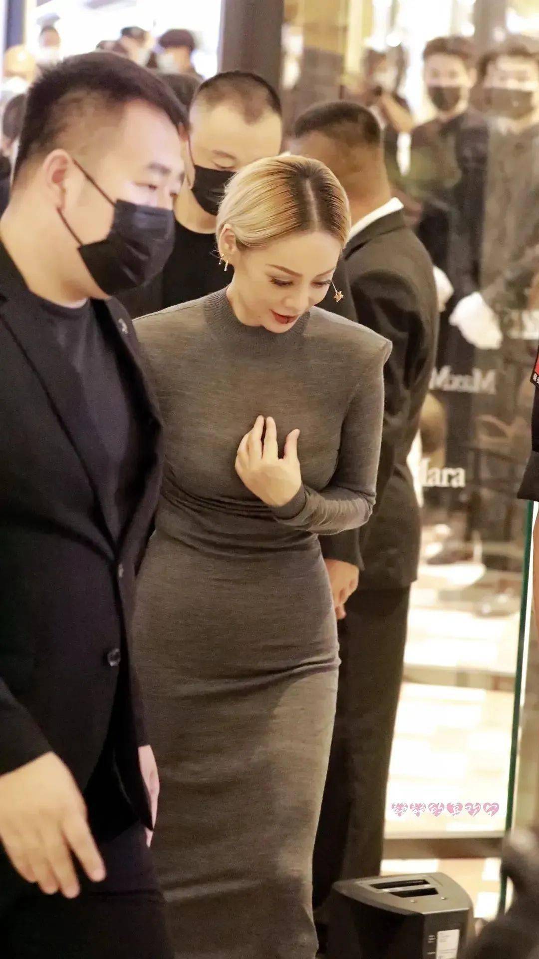 51岁宁静再爆性丑闻71岁刘晓庆分娩画面流出姜文的丑