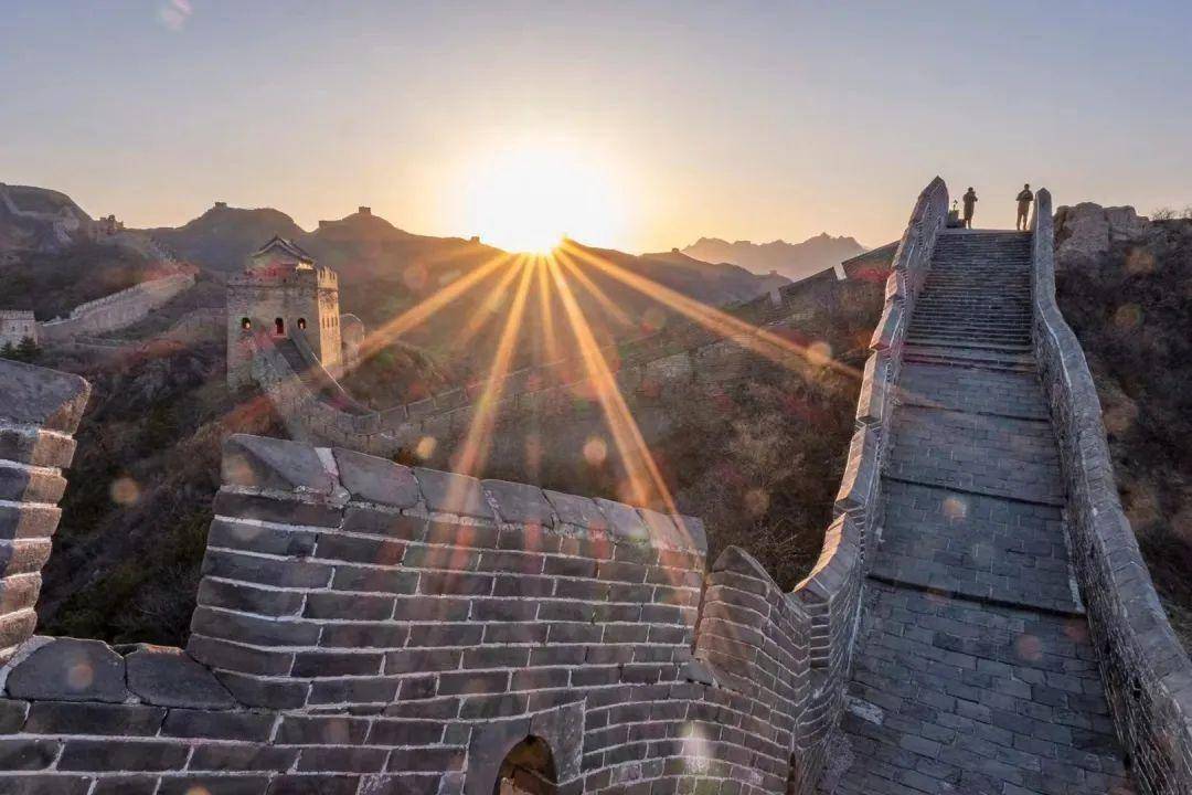 春日漫步听风观日出邂逅限定版金山岭长城