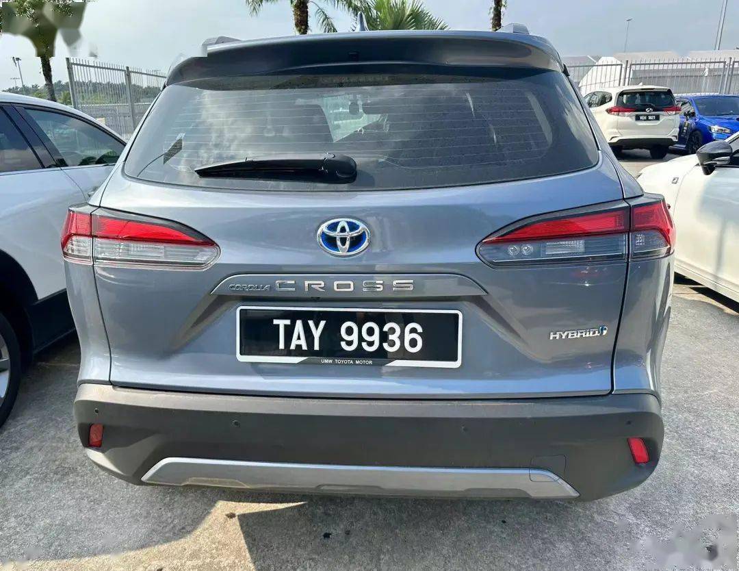 斯巴鲁 翼豹 sti丰田gr卡罗拉,3车并排,留意车后的三个平行的排气管