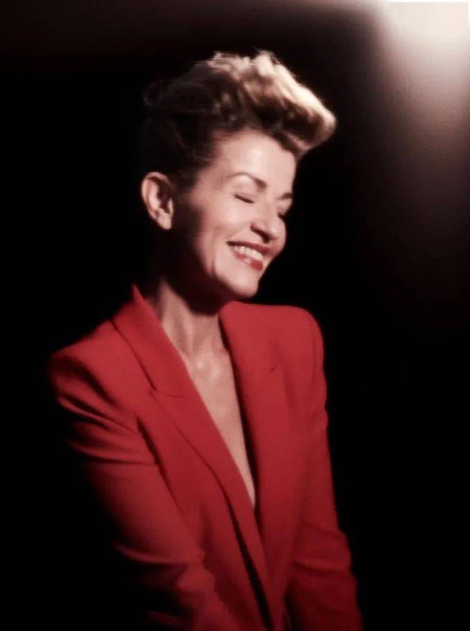 酣畅淋漓光芒依旧小提琴家安妮索菲穆特点亮弓弦之夜