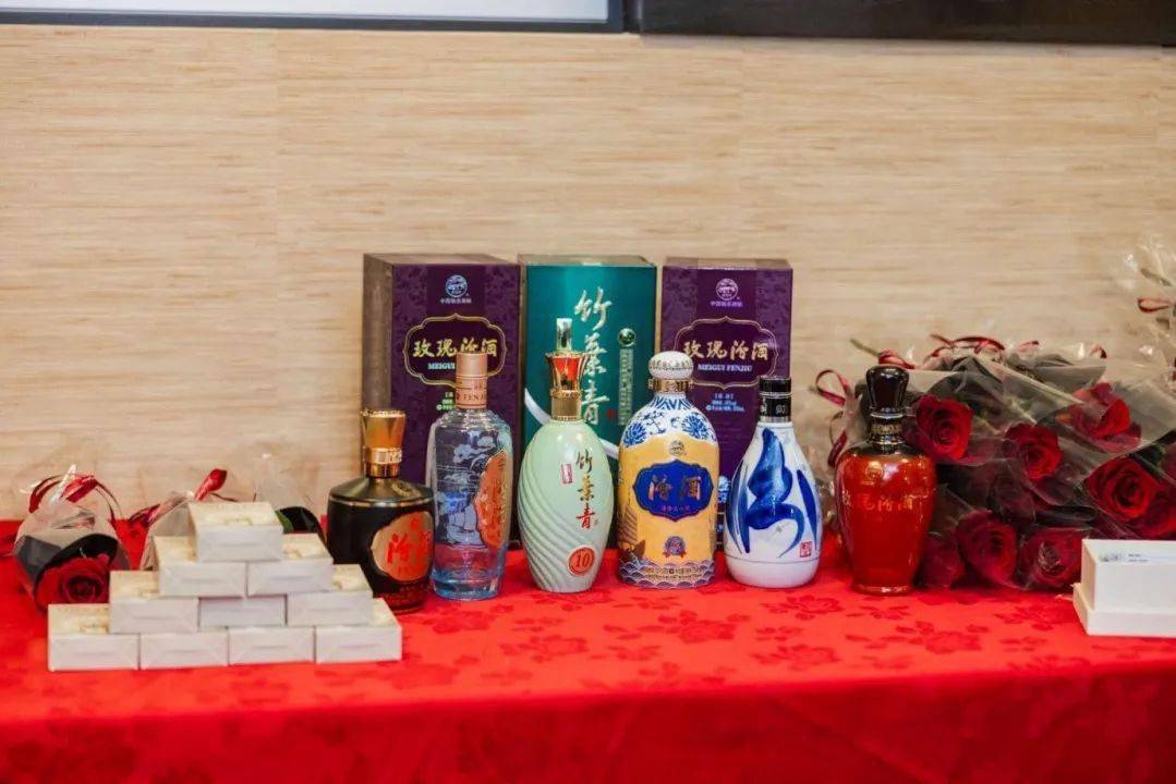 汾酒在多伦多成功举办玫瑰飘香竹叶浮杯杰出女性汾酒品鉴会