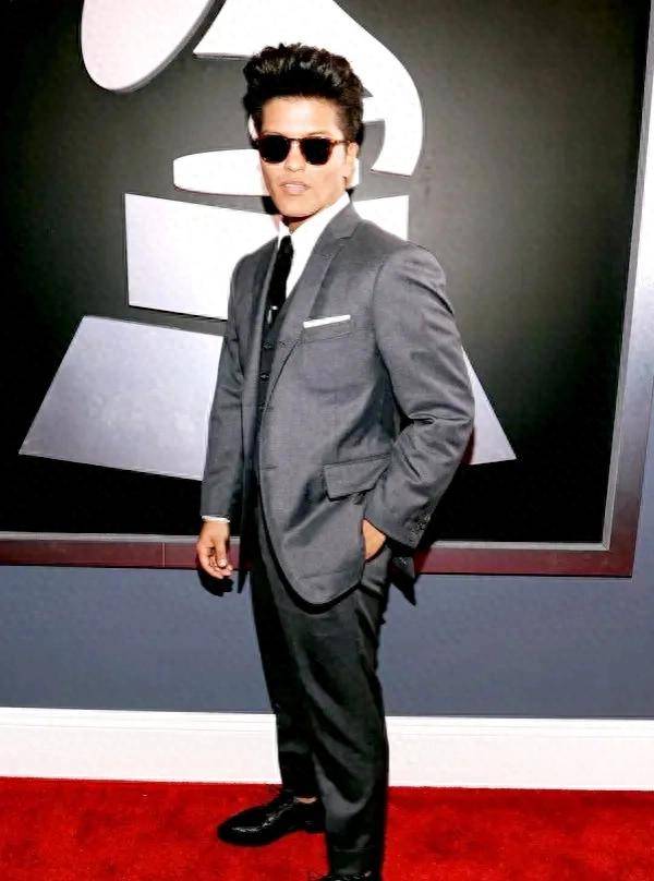 西装的艺术汤姆福特如何用独特品味征服时尚界