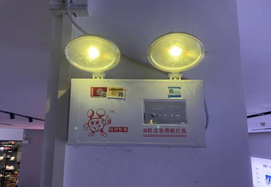 责令整改并立案处罚存在隐患:擅自停用消防应急照明灯地址:濠江区磊广