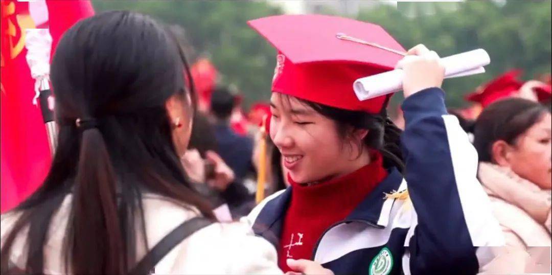 信丰中学举行2024届高三市摸底考试表彰会家长会暨十八岁成人仪式