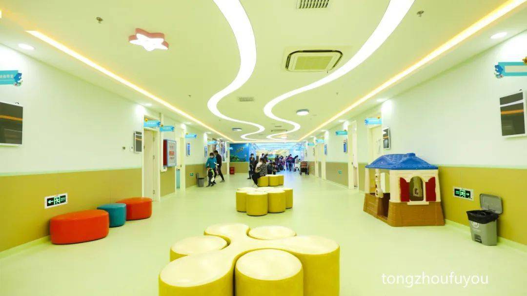 儿科门诊走廊儿科门诊医院设有孕产保健部,妇女保健部,儿童保健部