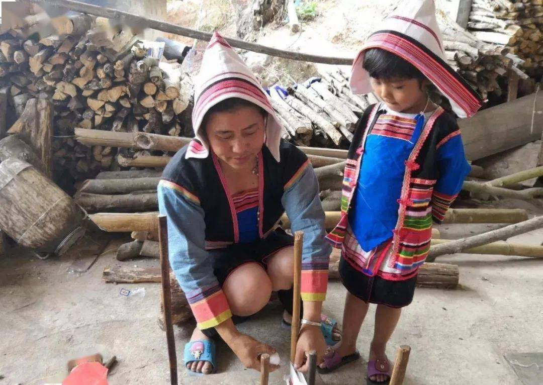 基诺"卡妈":让传统织锦在新时代为生活"锦上添花"_沙