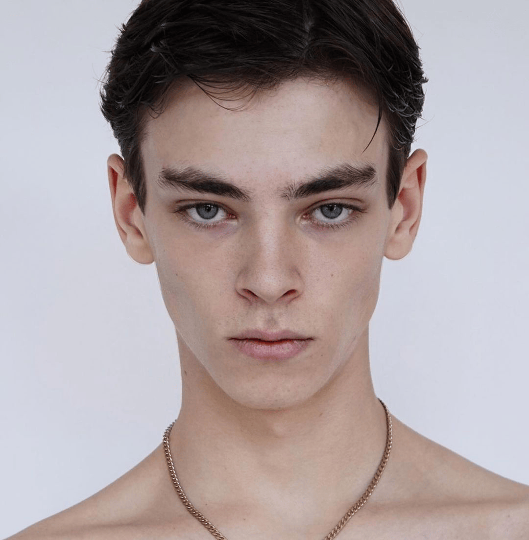 原来,t台下的男模们反差这么大啊?