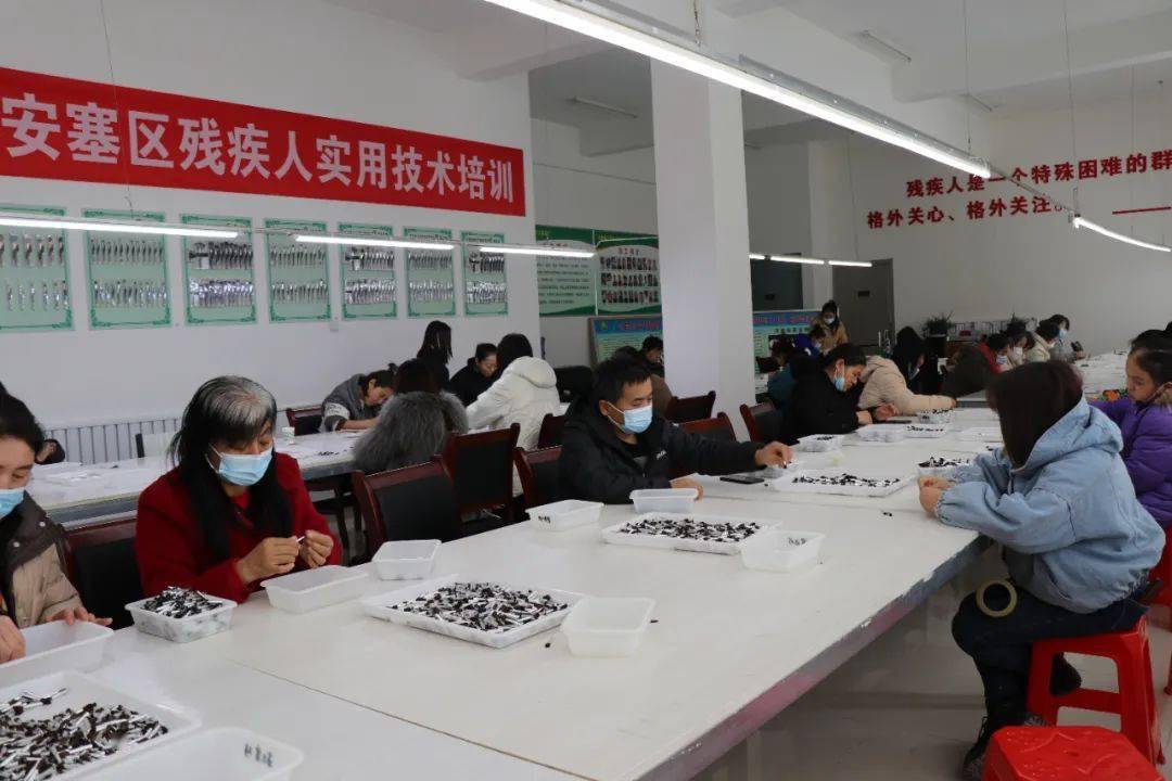 "微工厂"助力残疾人就业_培训_安塞_占霞