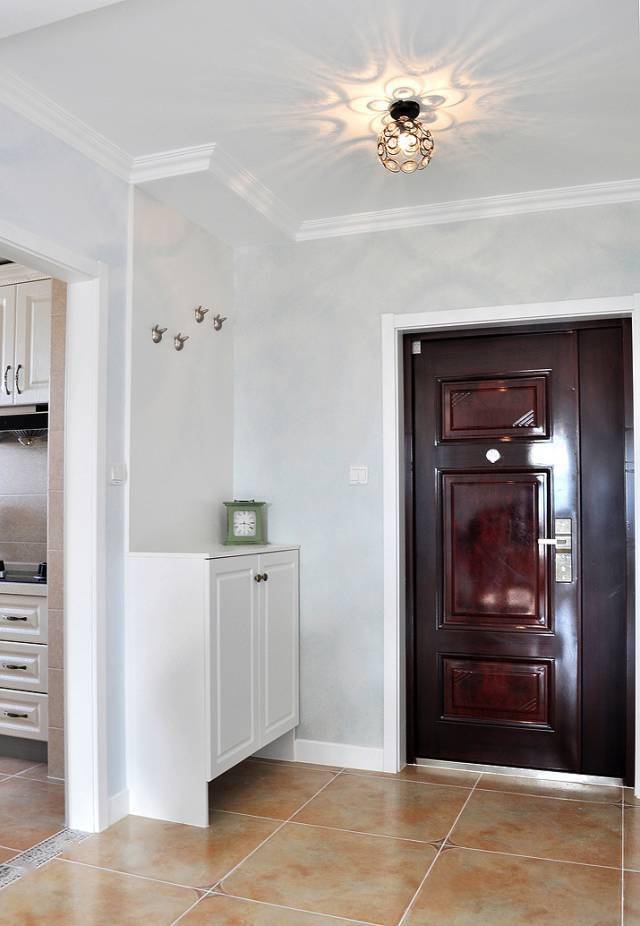 小户型玄关巧设计,元素精选告别拥挤,打造舒适入门空间!