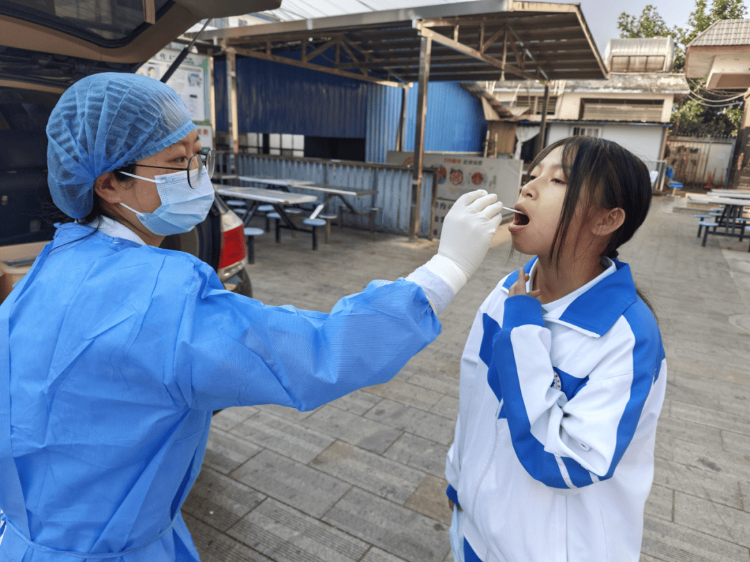 采集可疑病例咽拭子样本21份,使用rt-pcr法进行13重呼