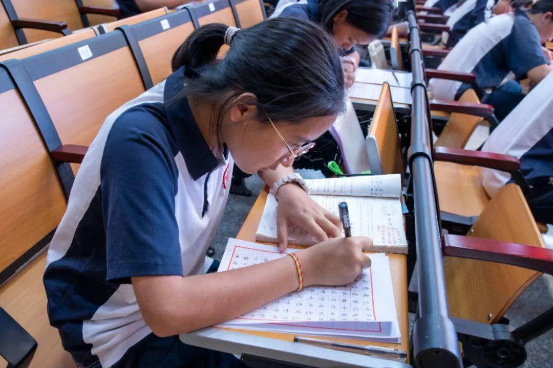 书香景谷一字一世界一笔一乾坤景谷一中首届硬笔书法比赛