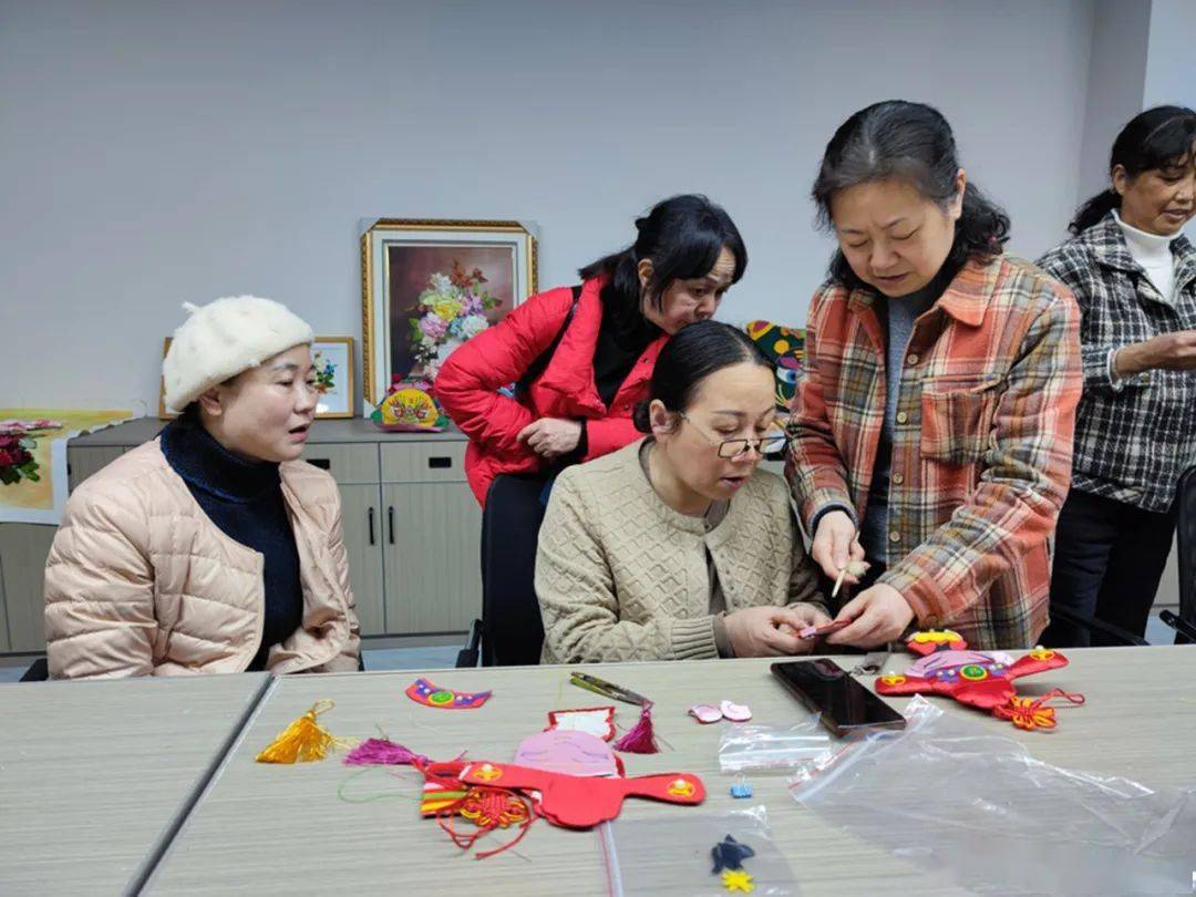 手工帮扶车间成就甜蜜事业