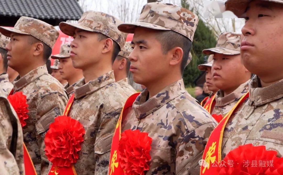 光荣启程涉县64名新兵奔赴军营