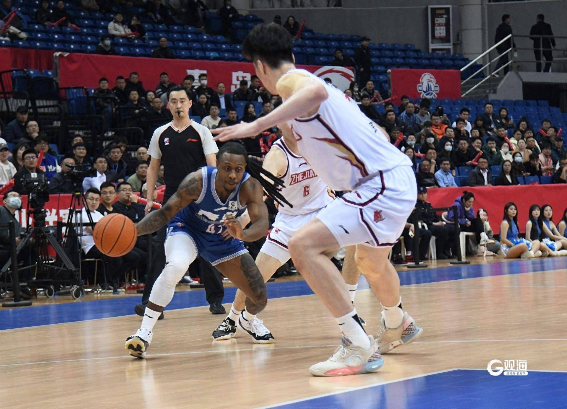 杨瀚森准三双难敌小巨人青岛国信男篮惜败浙江