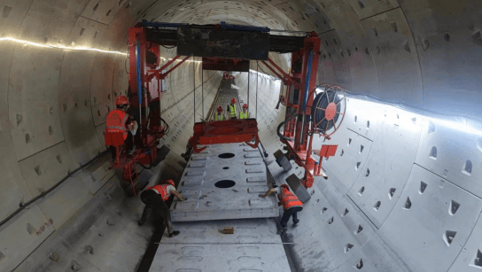 走带你去看地铁铺轨施工新亮点