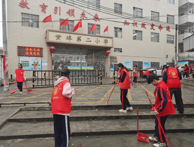 安墩中心小学,黄埠第二小学等多所学校通过将学雷锋教育活动系列化