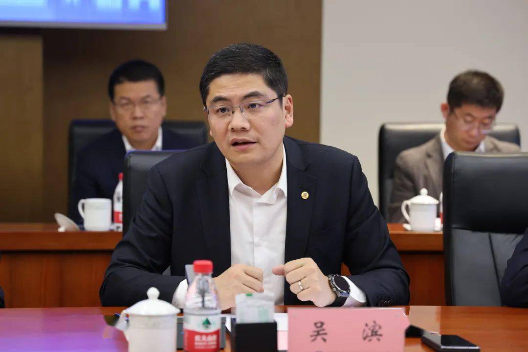 北京市丰台区政府党组成员副区长高志庆一行到中建二局三公司走访调研