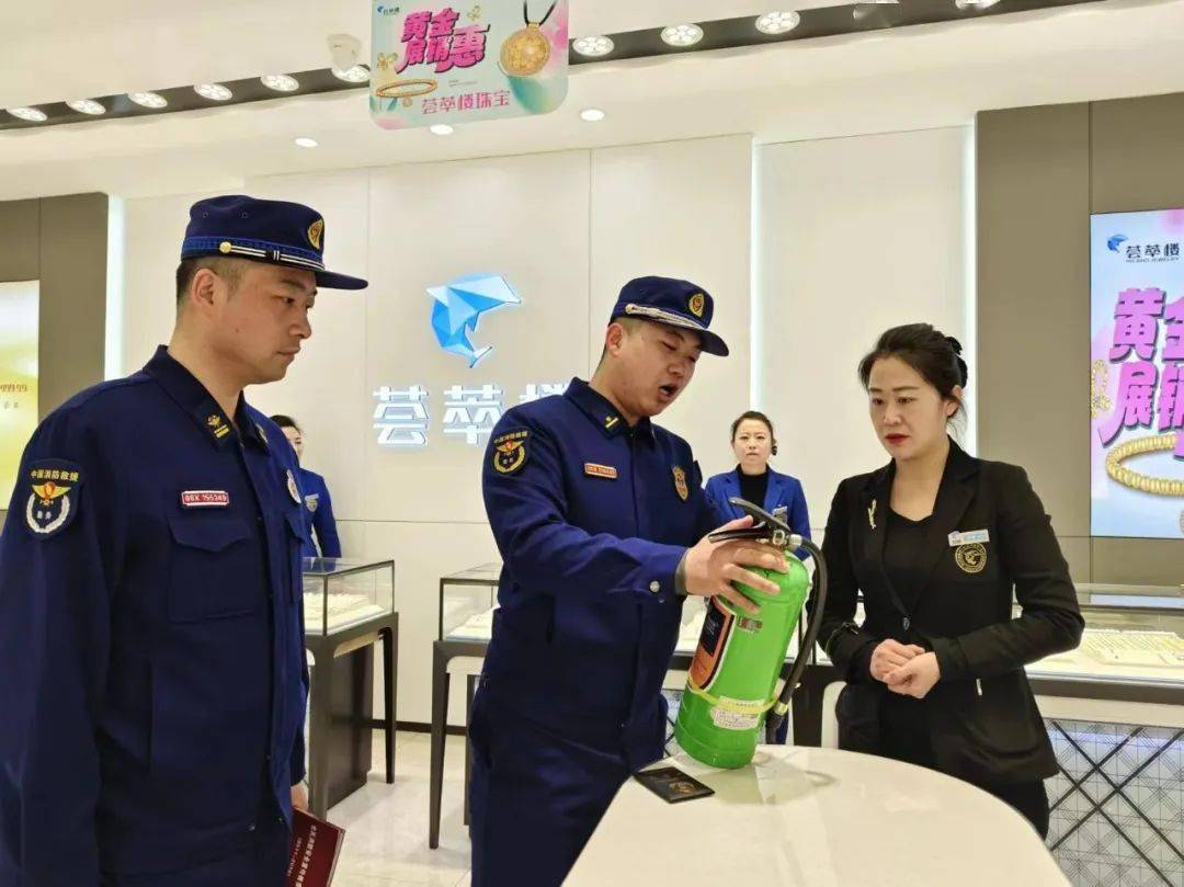 本溪县大队开展摆摊设点式消防宣传活动