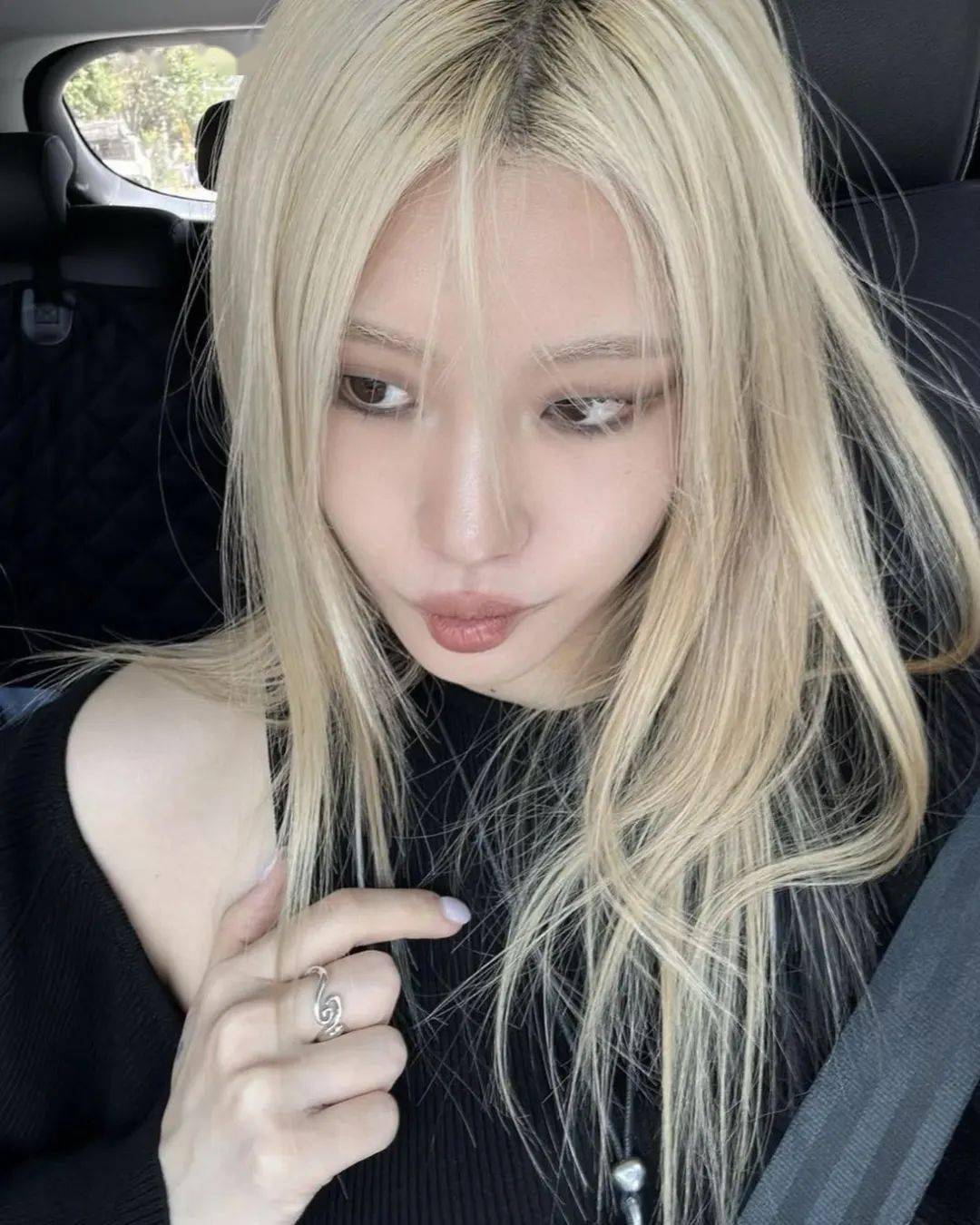 8过发色美是美的但染发可谓是拿全部的头发在豪赌稍不留神就很
