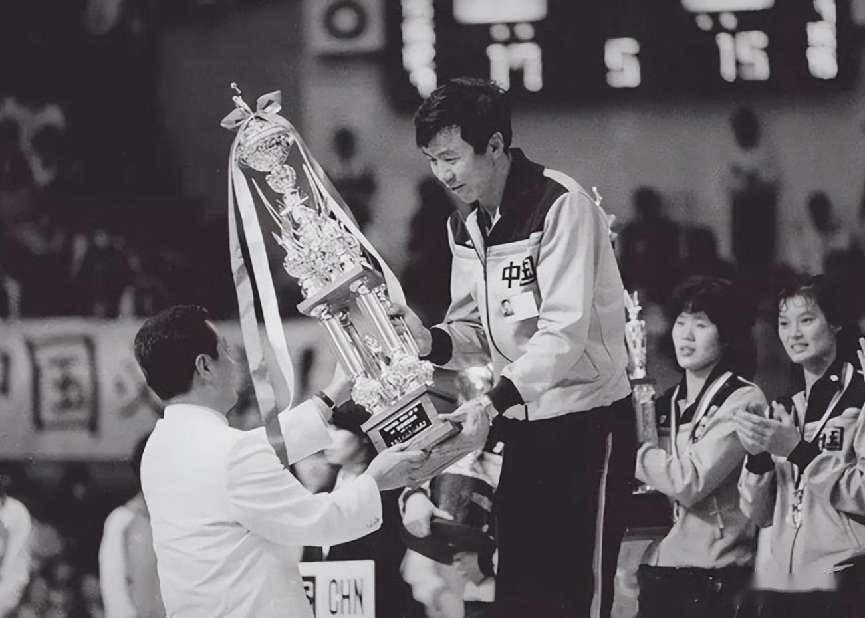 排球之父袁伟民84岁高龄身体仍硬朗曾坦言郎平是最得意的弟子