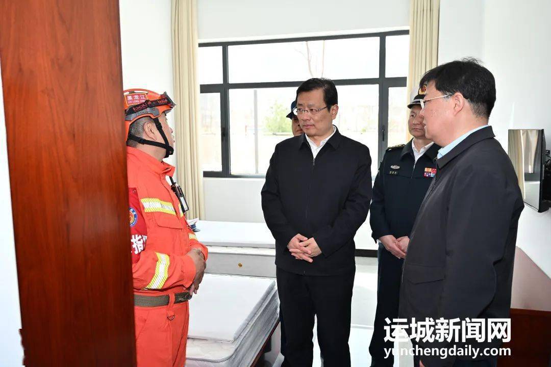 3月19日,市委书记丁小强深入运城市综合训练基地调研,并看望参训的