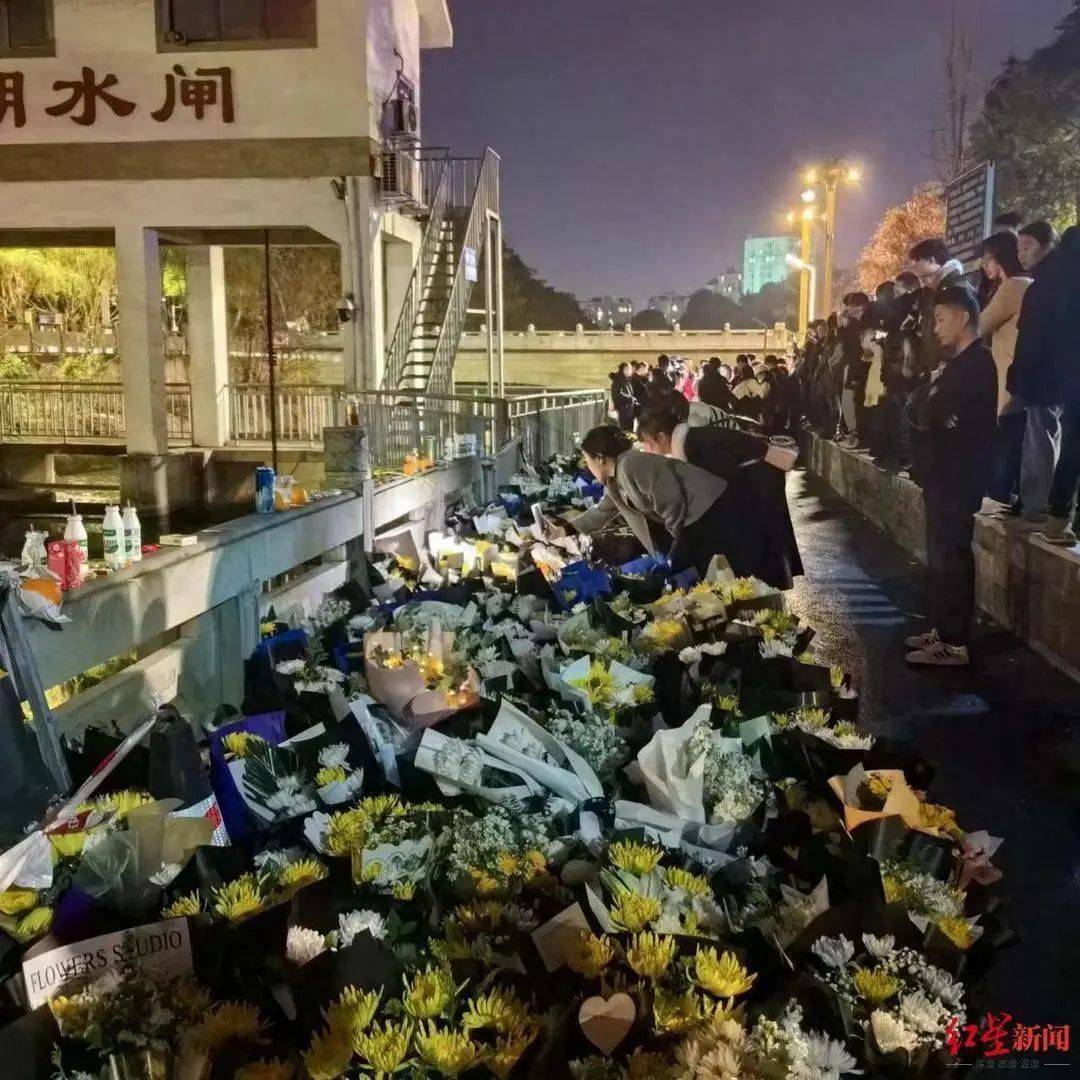 痛心宝马坠河19岁小伙儿跳河救多人后溺亡系家中独子