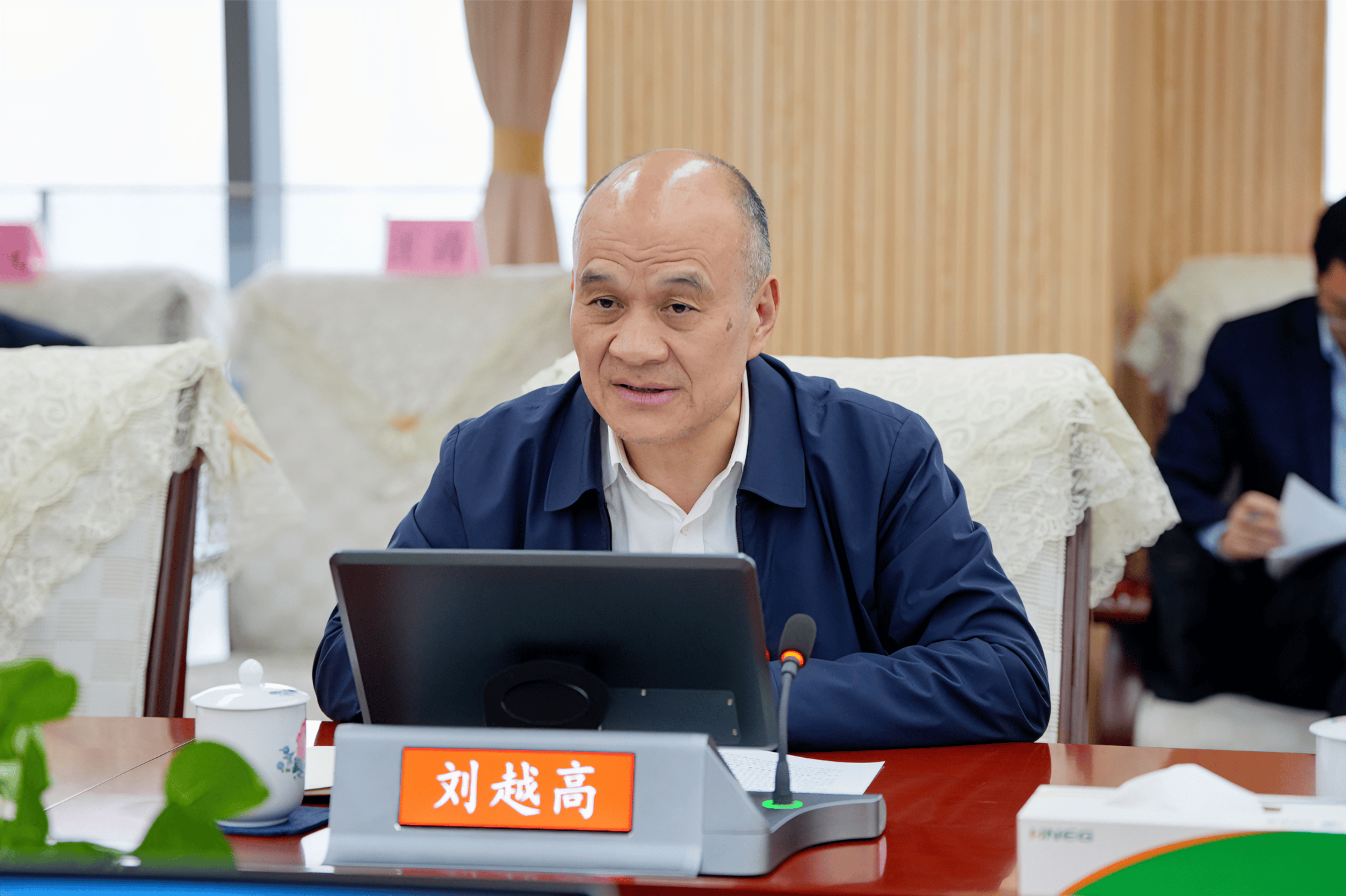 湖南高速集团党委书记董事长罗卫华与衡阳市委书记刘越高一行座谈