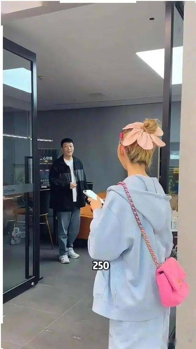 痞幼花250万买新车曾3个月赚上千万原车主与鹿晗是好朋友