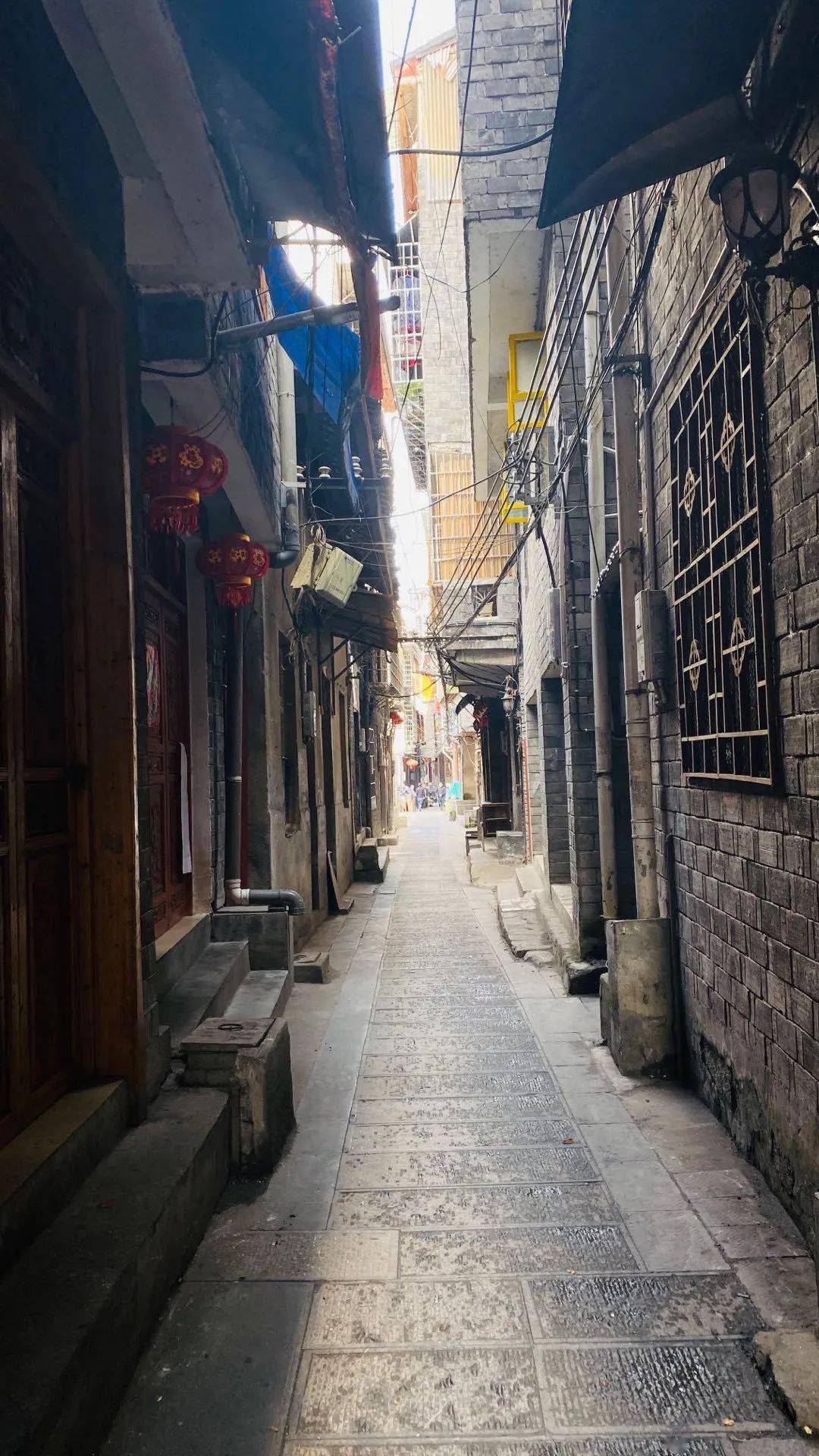 吉首向阳街楼宇林立比肩接踵