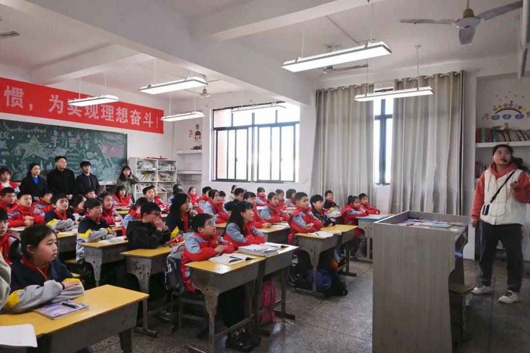 春"锋"送暖 化爱于行 | 万载县开展学雷锋志愿服务活动