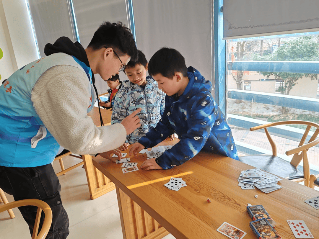 巧算24点琅小分校天润城小学开展小水滴党员教师志愿服务活动