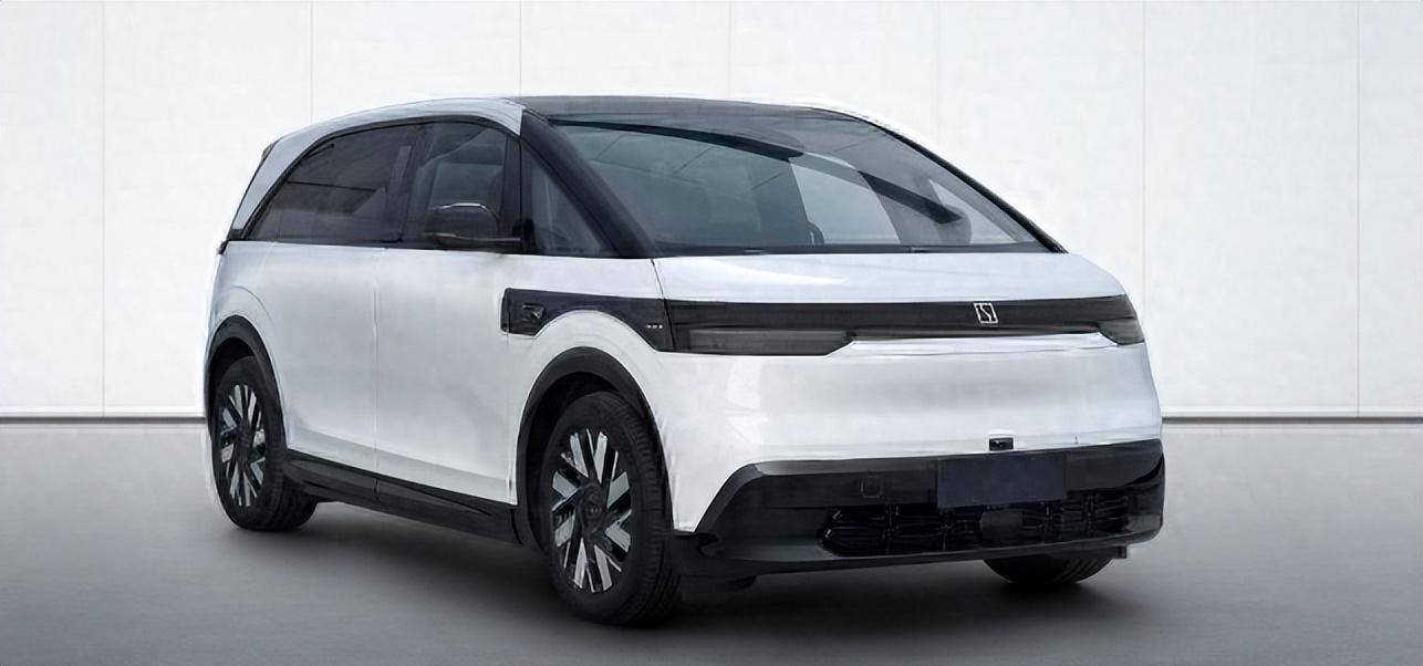 极氪版的宝宝巴士,该车继承了007车型的hidden energy极简主义豪华