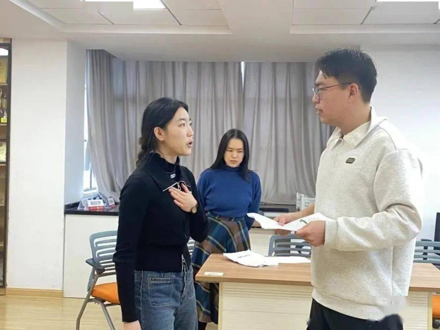 交大有戏彩排纪实国泰民材安联队共走交大来时路