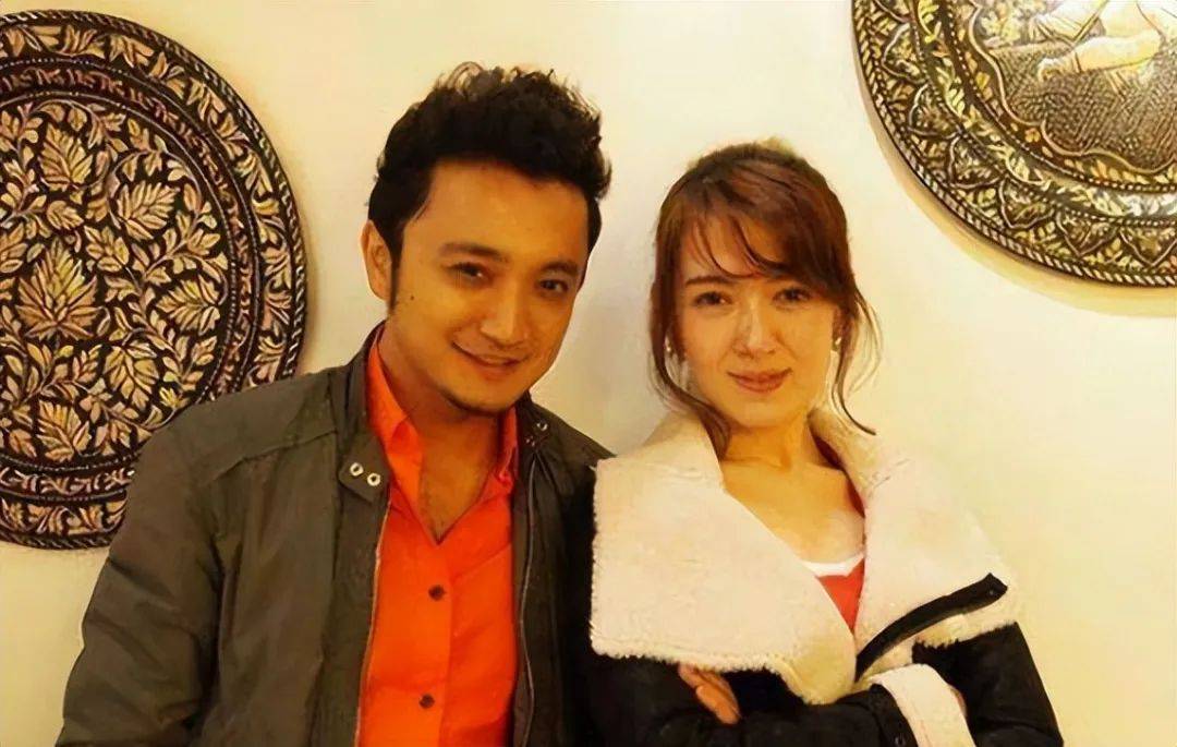 尼格买提与前妻帕夏古丽·都鲁坤是在国外旅游时相识的.