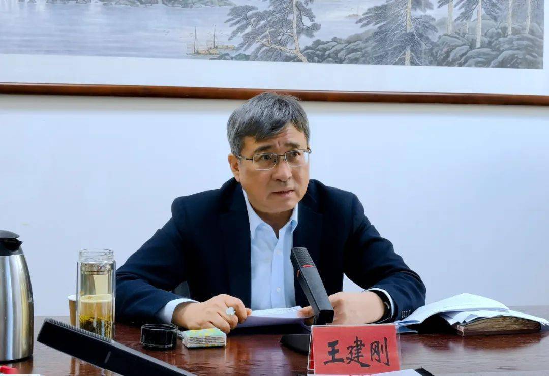 实干开新局砥砺前行奋楫争先我区召开2024年人力社保工作会