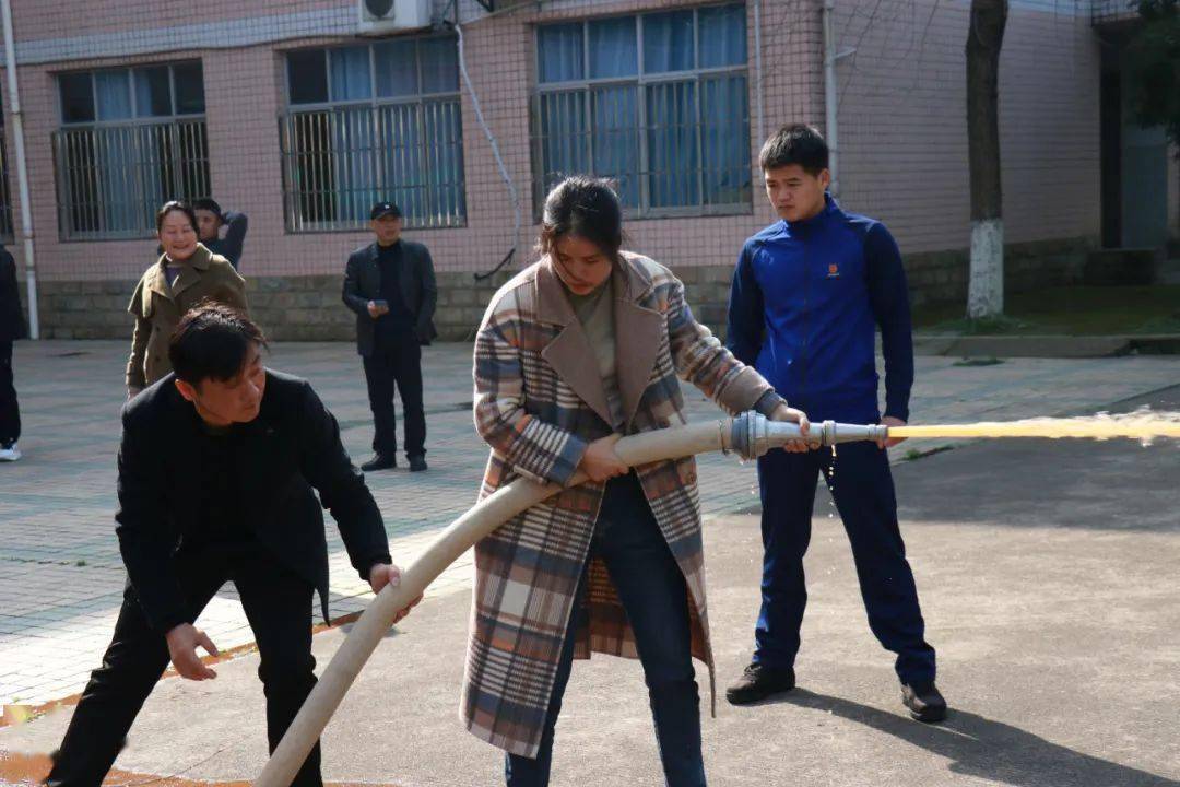 江西省西山学校成功举行教职工消防一警六员培训活动