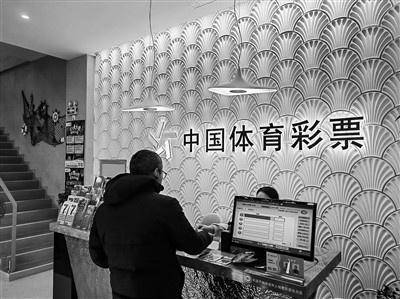 当深情的蓝遇见火热的爱 青岛有家海洋风情体彩店_彩票_刘洋_的足球