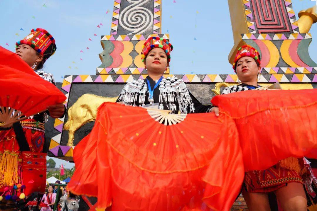 芒市三台山乡跳起了目瑙纵歌