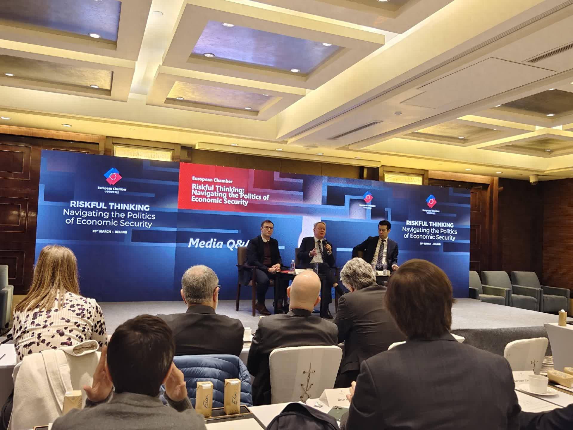 中国欧盟商会报告:美国"去风险"意在抑制中国关键技术发展