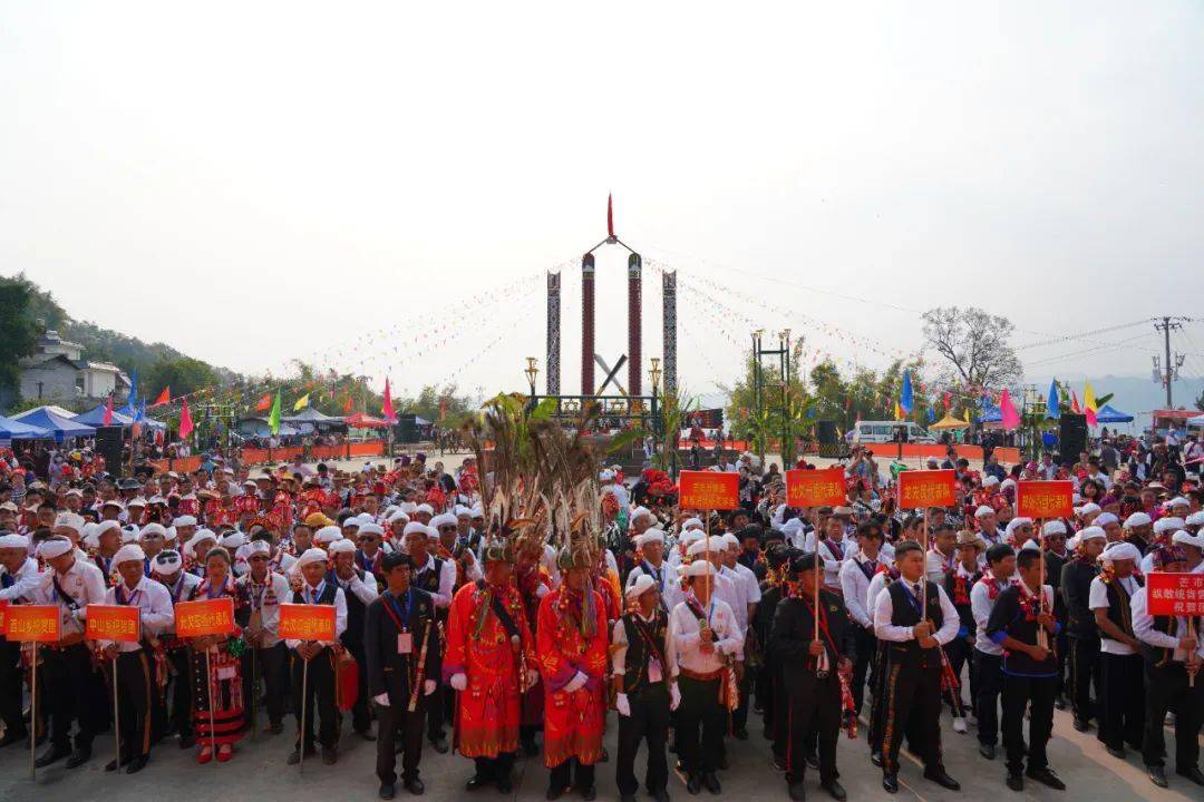 芒市三台山乡跳起了目瑙纵歌