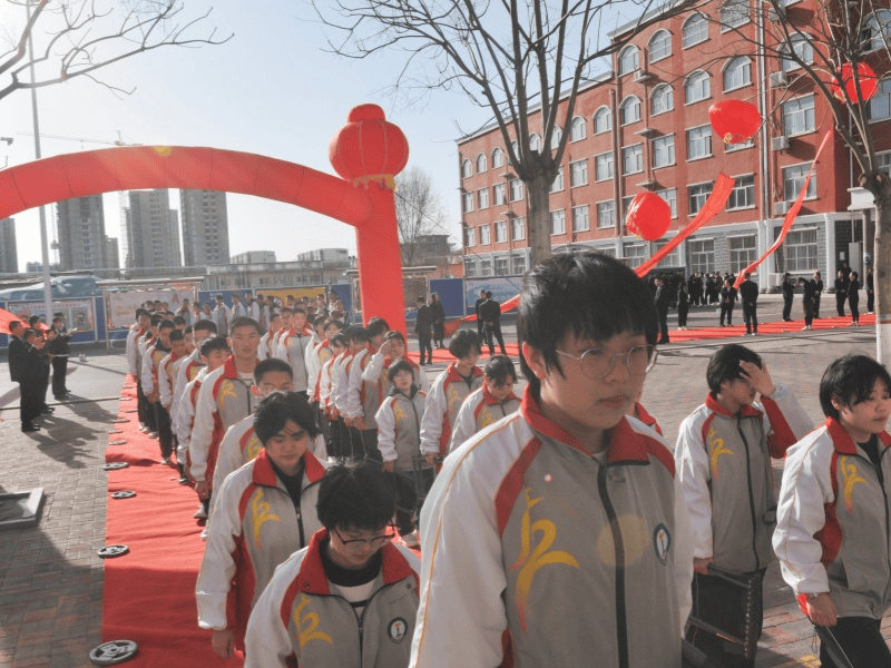 十八有志逐梦行青春决胜万亿城河北栾城中学举行十八岁成人仪式