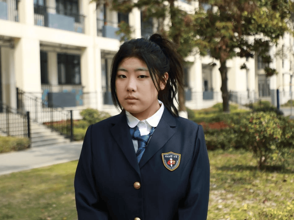 张也弛高三(8)班 郑浩然高三(8)班 黄承旭高三(3)班 黄可雨高三(2)班