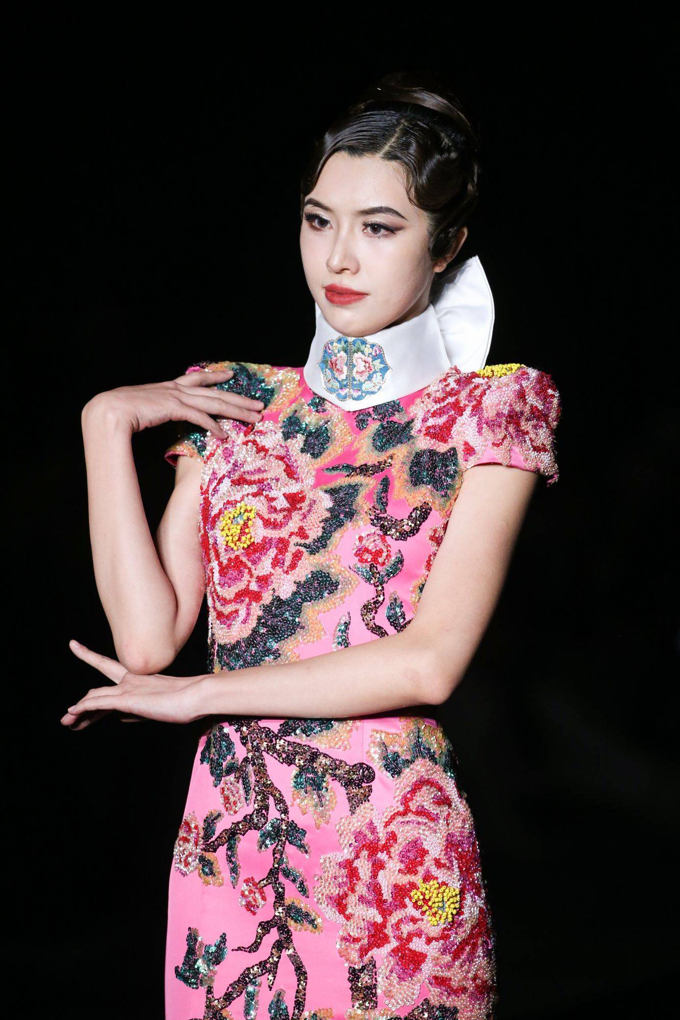 胡社光百件新中式旗袍亮相北京时装周