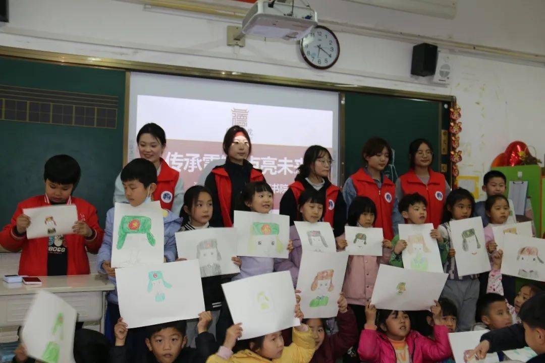 传承雷锋精神点亮祖国未来明德学子走进郑州龙门实验学校